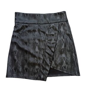 Shein Snakeskin Assymetrical Mini Skirt Size Medium in Black